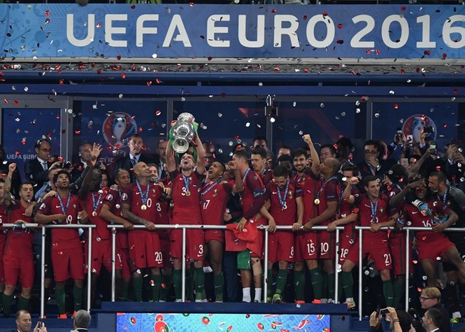 Euro 16 Le Portugal Remporte Sa Premiere Coupe D Europe En Battant La France 1 0 A P Radio Algerienne