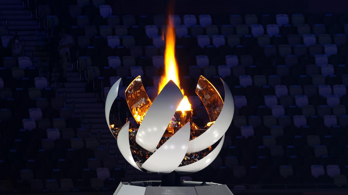 JO d'hiver 2022 : la flamme olympique allumée à huis clos