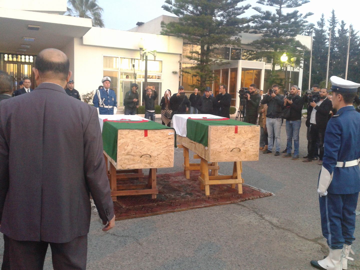 Vive émotion à l'arrivée à Alger des deux dépouilles des victimes
