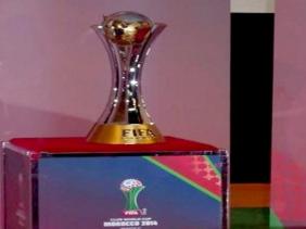 Football Le Trophee De La Coupe Du Monde Des Clubs Et Le Ballon Officiel De La Competition Arrivent A Setif Radio Algerienne